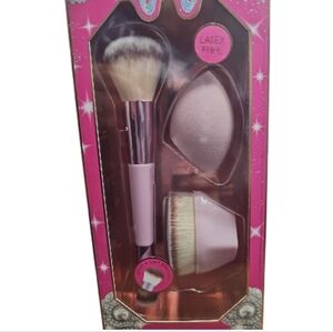 NIB: Brand:Badgley Mischka Product: 3 Pc Makeup Brush, Beauty Blender Latex Free